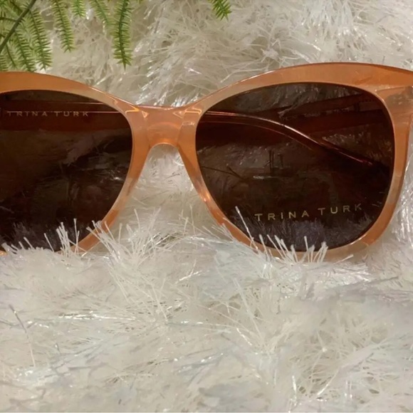 192.00 NEW Trina Turk Peach Tabago Sunglasses - Picture 3 of 6